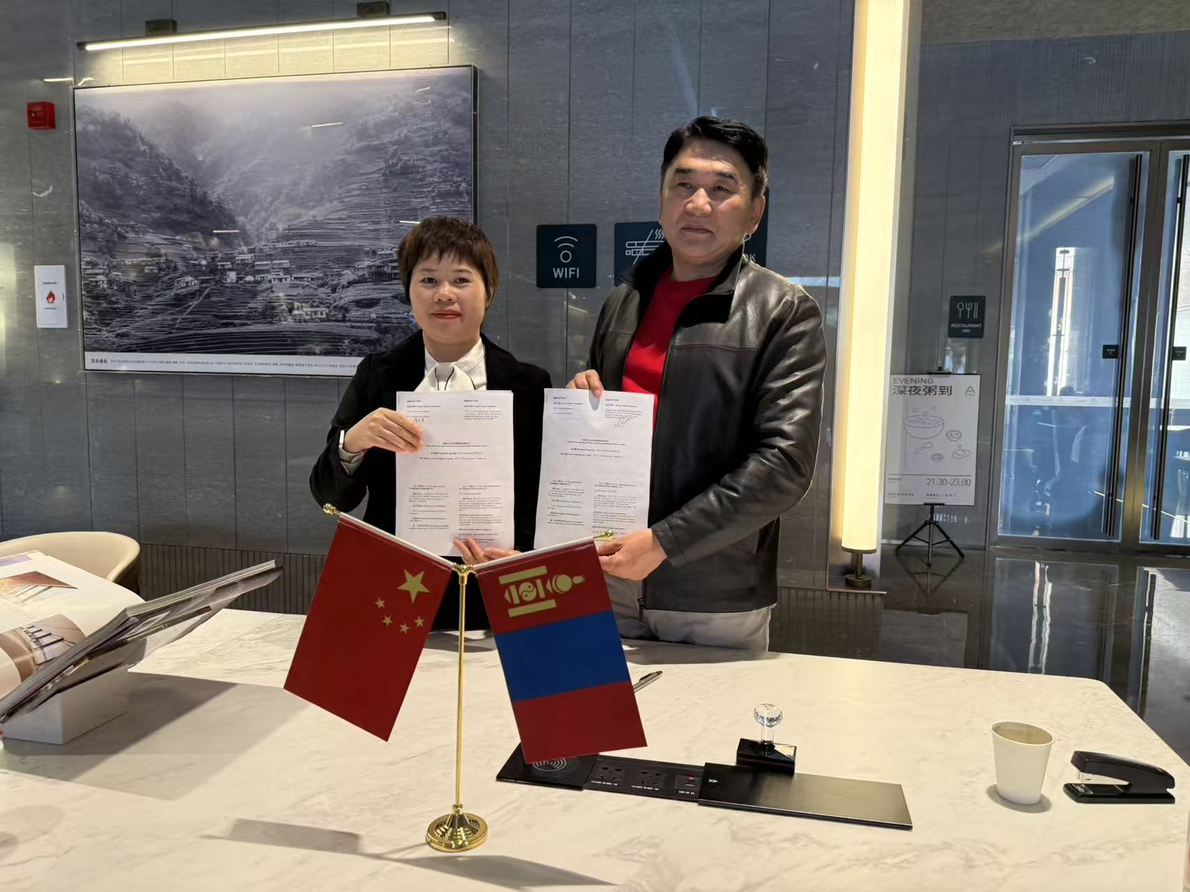 Ningbo Blue Fuji Elevator Co., Ltd. tekent exclusieve distributieovereenkomst met Mongoolse klant voor de Mongolische markt
