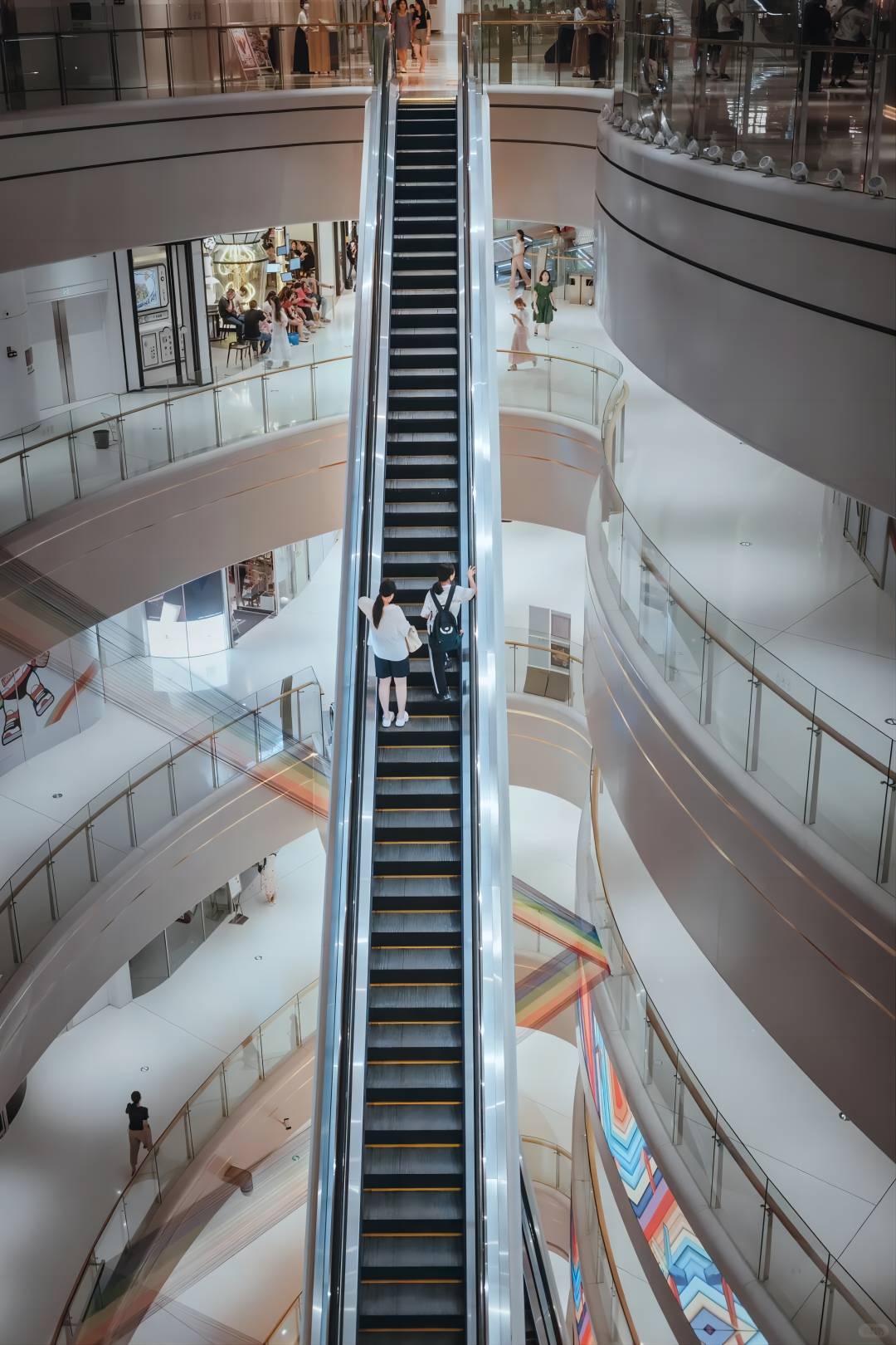 Escalator van het winkelcentrum